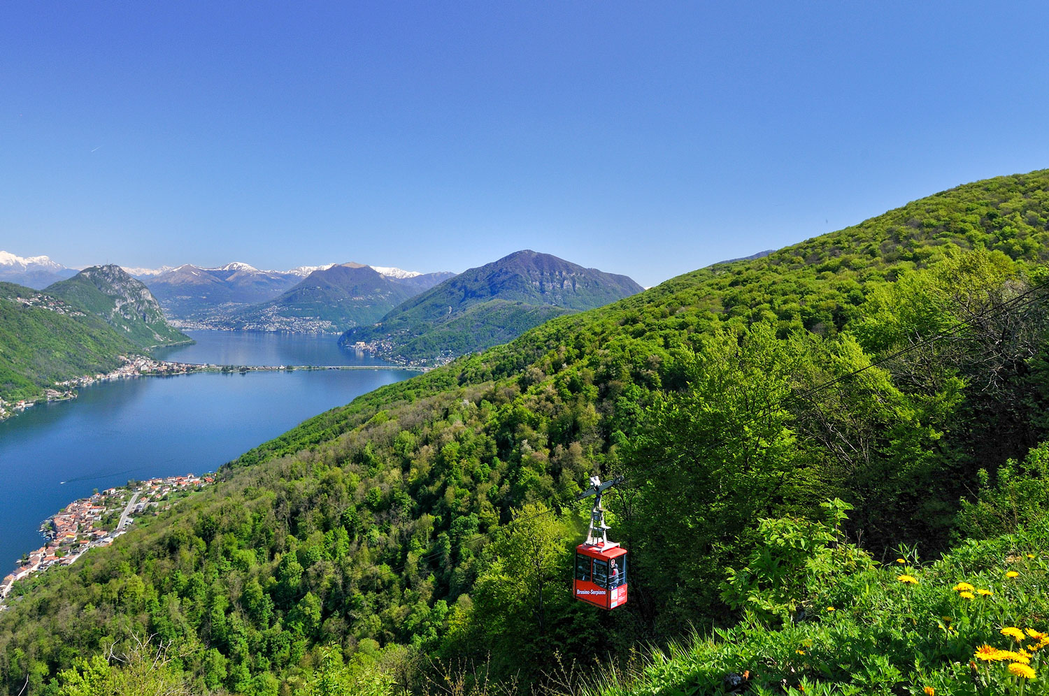 Seilbahn vor Panorama in Mendrisiotto